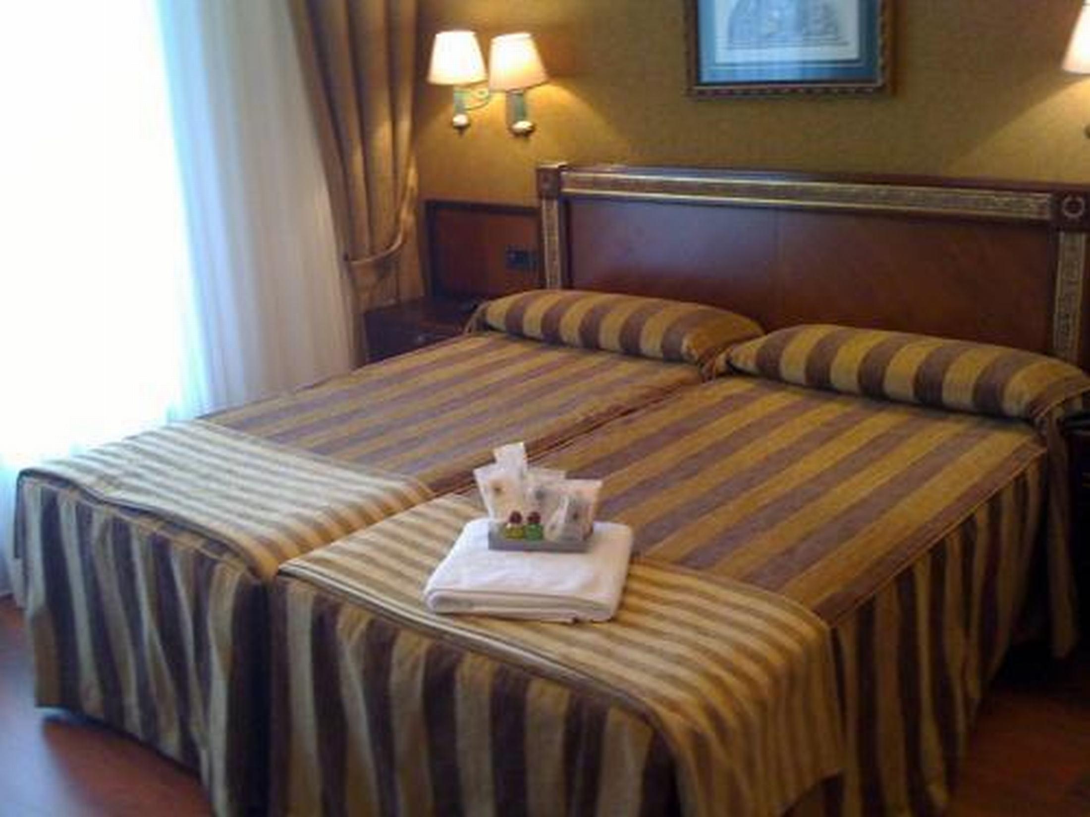Hotel Begona Park Хихон Номер фото